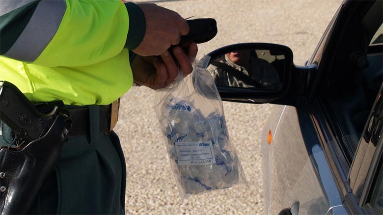 La Guardia Civil comenzará a usar boquillas comestibles en los controles para no contaminar