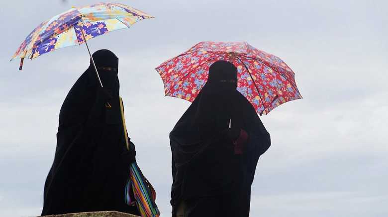 El gobierno prohíbe el uso del burka en olas de calor