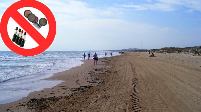 A partir de Agosto prohibido ir maquillada a la playa por contaminación del mar