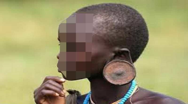 Descubren que una tribu en Etiopía se reproduce por la oreja