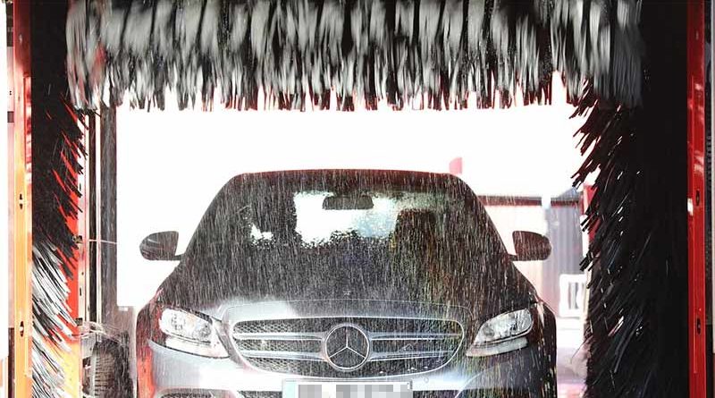 Denuncia a un lavadero de coches por llover tras lavar el suyo