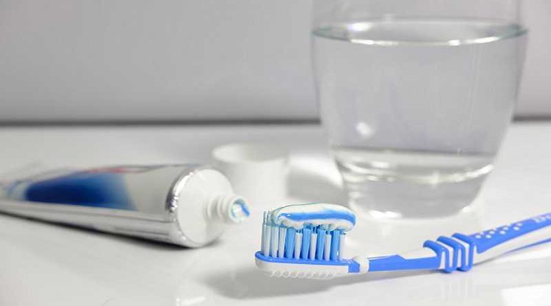 Marca de pasta dental confirmar su eficacia blanqueando también el ano y triplica sus ventas