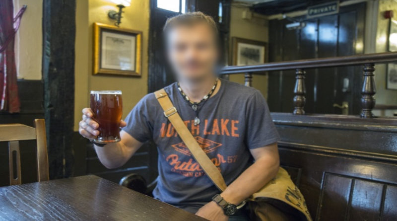 Se lleva una paliza en un atraco a un bar por no soltar su cerveza cuando le dijeron manos arriba