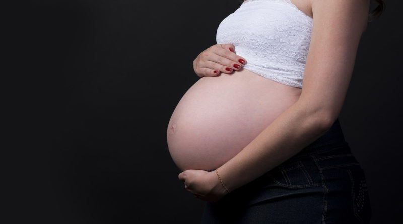 Una mujer tendrá 2 partos tras quedarse embarazada estando ya embarazada de 6 meses