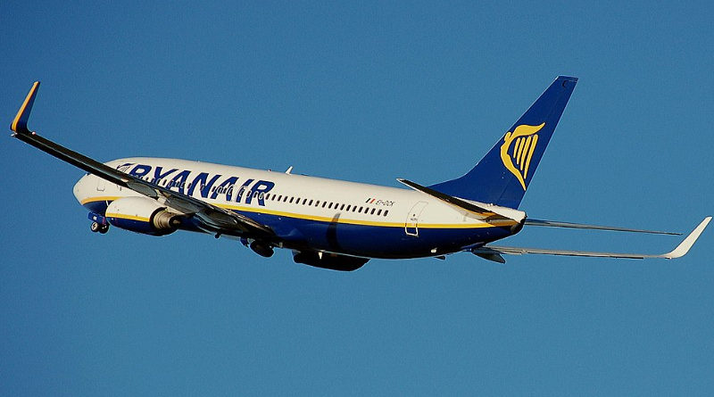 Un piloto de Ryanair se niega a aterrizar hasta que le paguen el mes que le deben