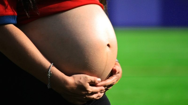 Tirarse pedos durante el embarazo puede dejar sordo a tu bebé