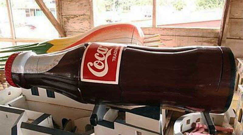 Difunto pide en su testamento ser enterrado en un ataúd con forma de Coca Cola