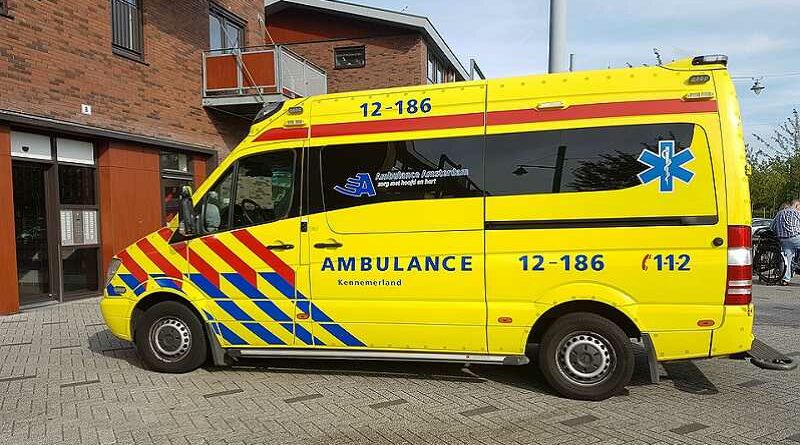 Se compra una ambulancia para no llegar tarde al trabajo