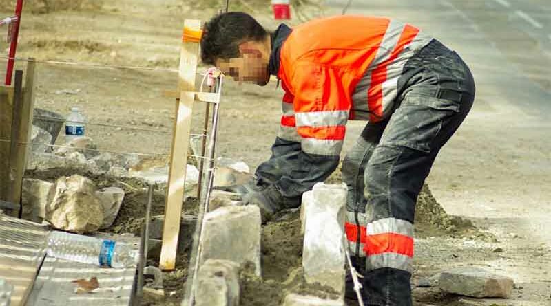 Albañil llama a Emergencias tras intentar hacerse un molde del pene con cemento
