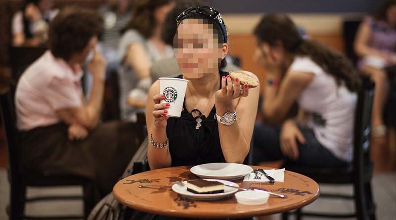 Starbucks cobrará por las fotos de sus cafés que suban los clientes a sus redes sociales