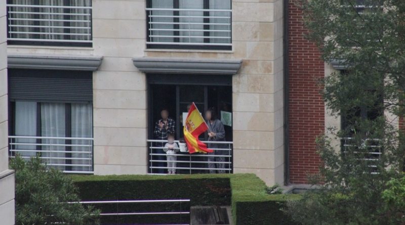 Denunciados dos vecinos por estar 3 horas gritándose “viva España” y “viva La República”